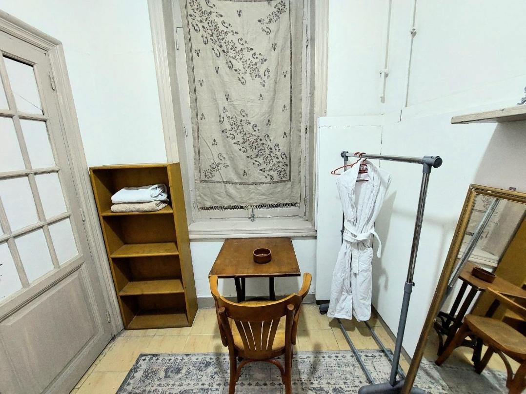 Arab Hostel, Welcoming All Solo And Groups Travellers But, Unmarried Couples Not Allowed Alexandrie Extérieur photo