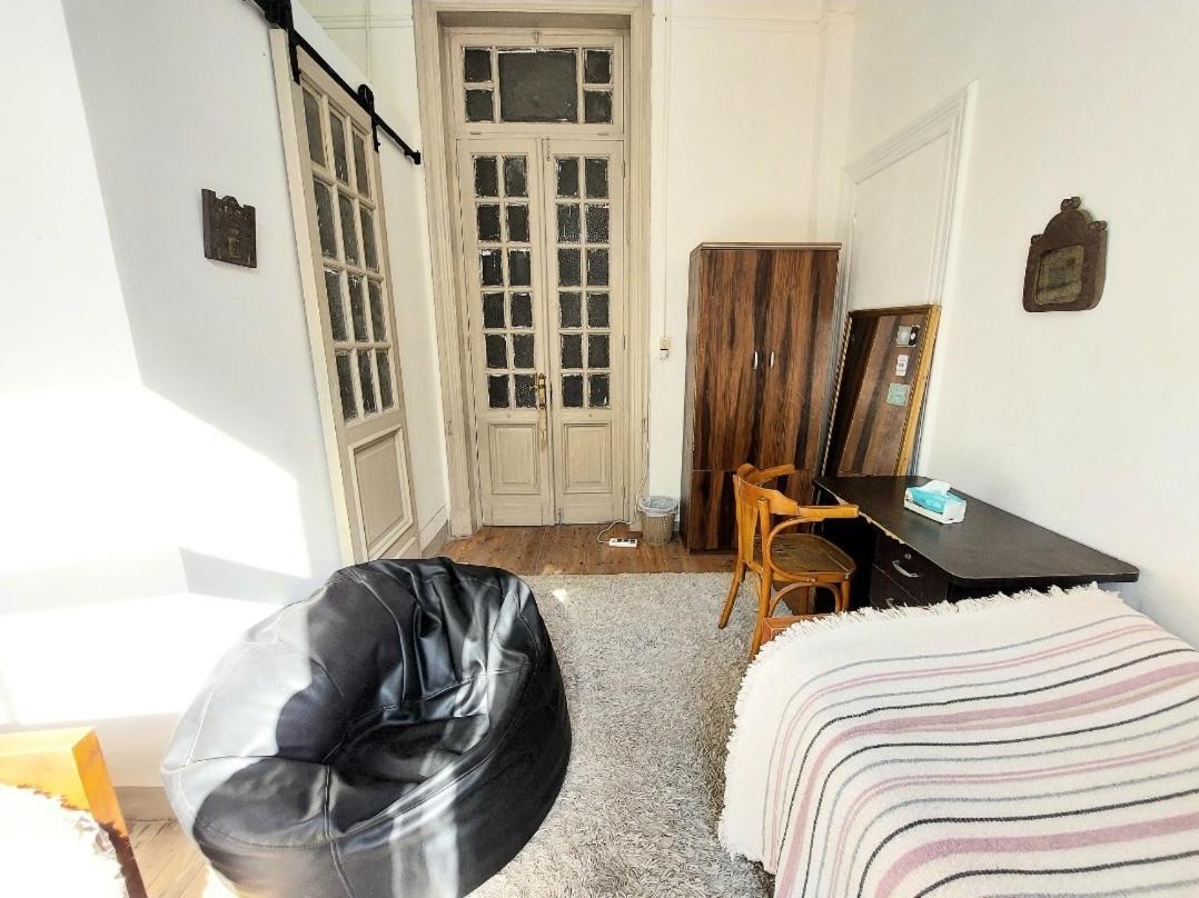 Arab Hostel, Welcoming All Solo And Groups Travellers But, Unmarried Couples Not Allowed Alexandrie Extérieur photo