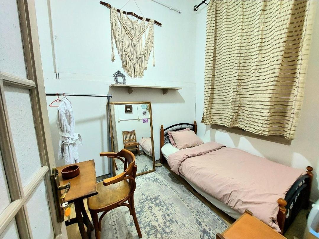 Arab Hostel, Welcoming All Solo And Groups Travellers But, Unmarried Couples Not Allowed Alexandrie Extérieur photo