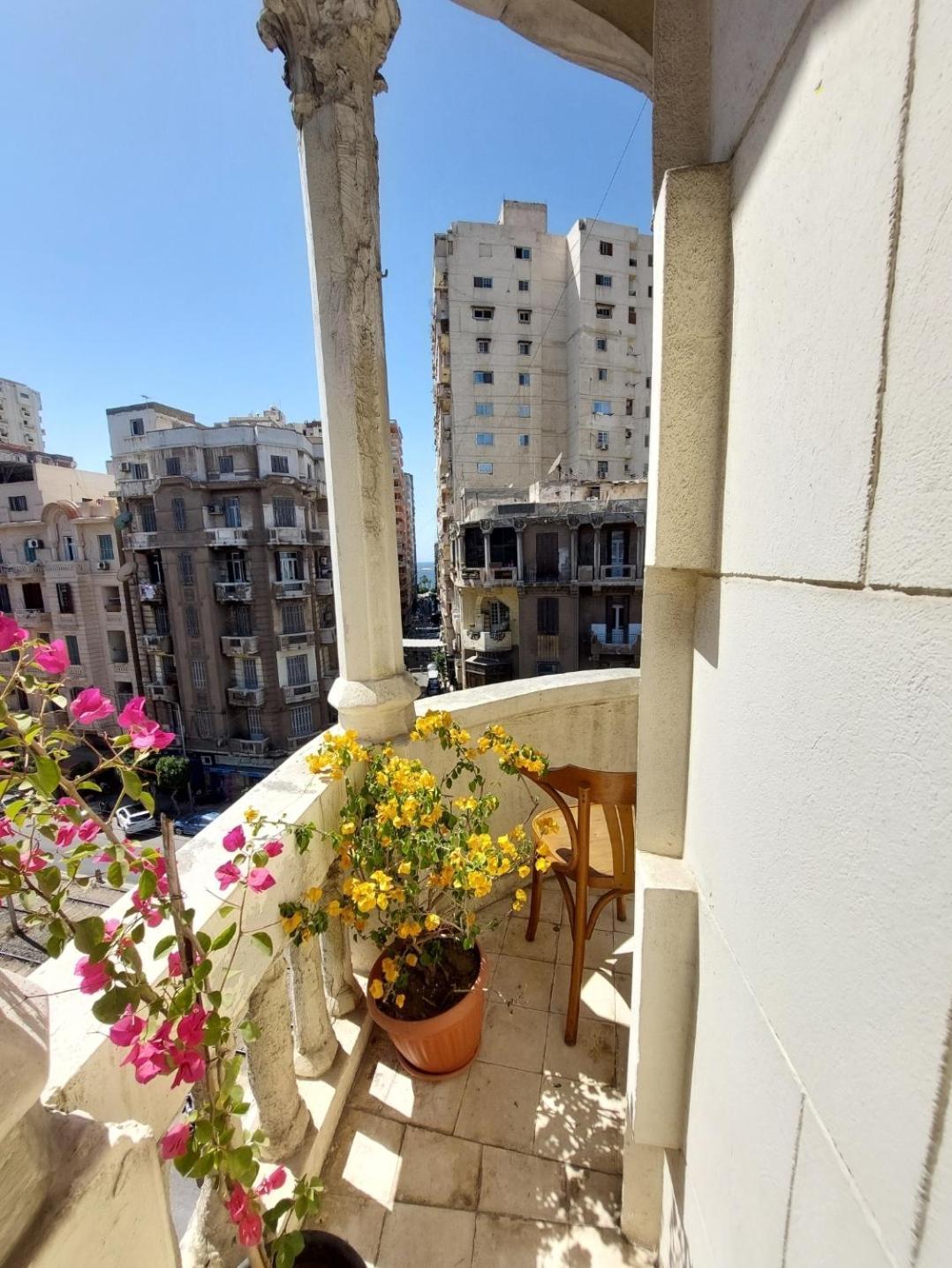 Arab Hostel, Welcoming All Solo And Groups Travellers But, Unmarried Couples Not Allowed Alexandrie Extérieur photo