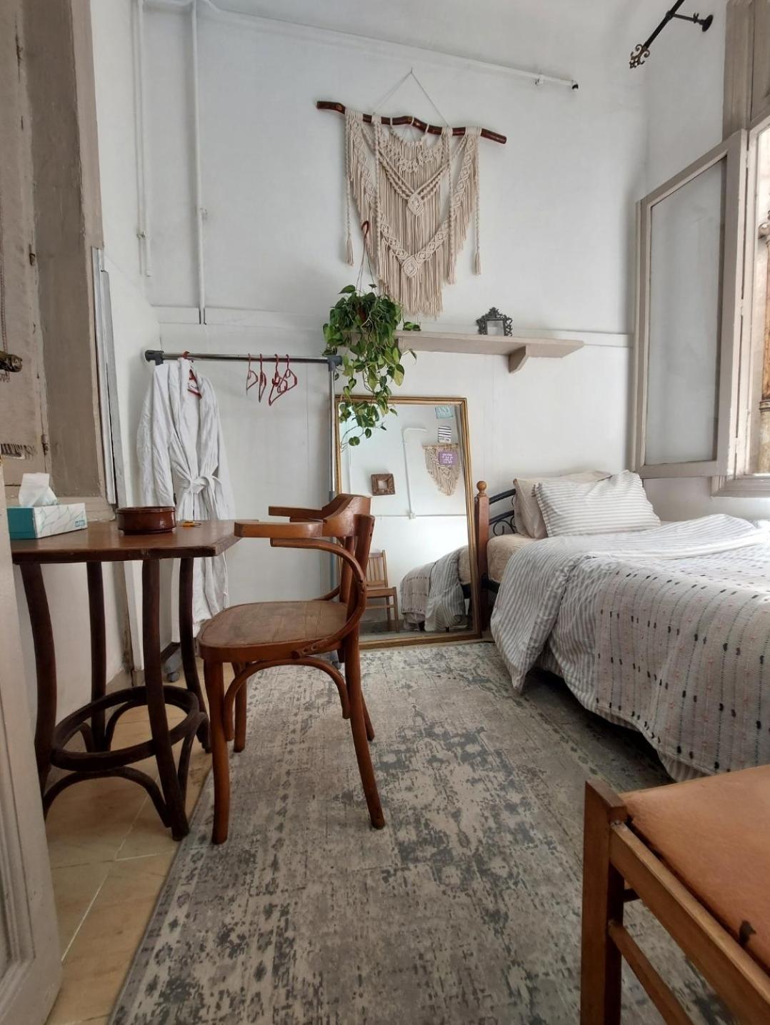 Arab Hostel, Welcoming All Solo And Groups Travellers But, Unmarried Couples Not Allowed Alexandrie Extérieur photo